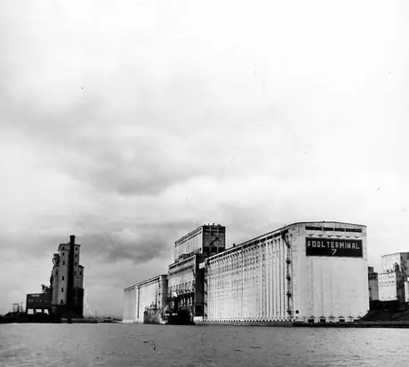Saskatchewan pool elevator no.7, the largest in the world