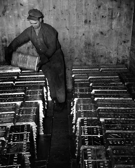 Loading 40 lbs zinc bars into CNR freight cars