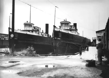 Central Vermont Transportation Company ships New York and New London at Pier 29 in New York City