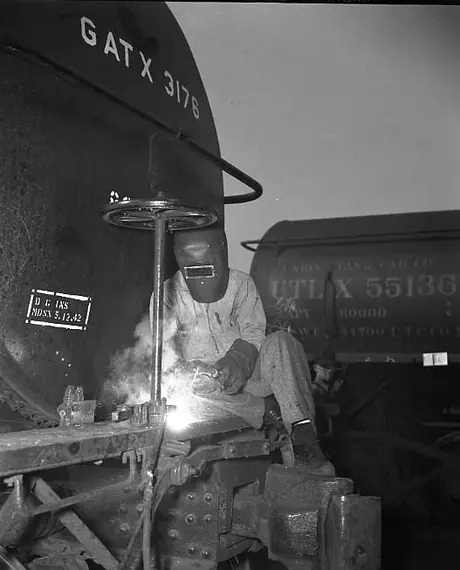 Repairing oil tank cars on the line on the Central Vermont Railway