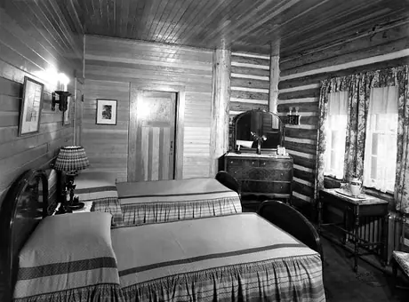 Bedroom of Point Cottage, Jasper Park Lodge