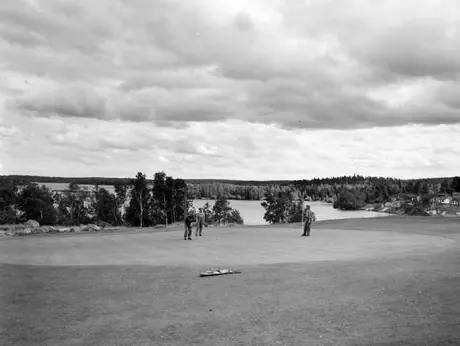 Putting on the green, Minaki Lodge golf course