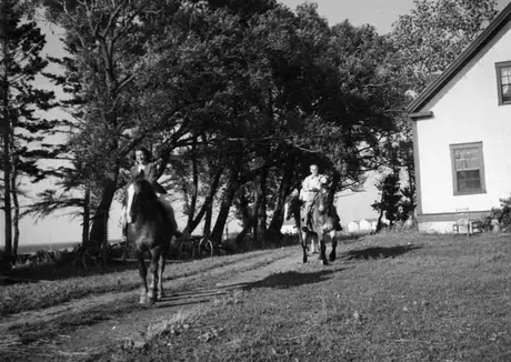 Horseback riding at Pictou Lodge