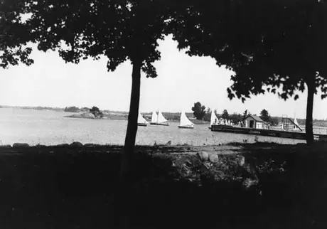 Yachting near the Minnicognascene Hotel