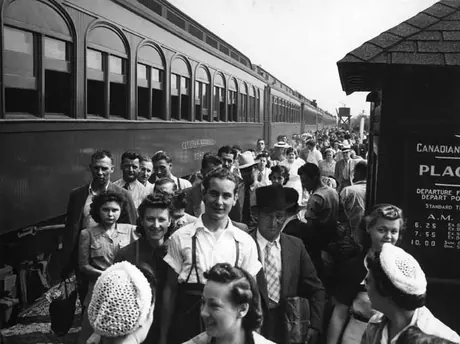 Passengers arriving at the Calumet Beach station