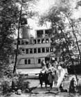 Passengers disembarking the Sagamo after a hundred mile cruise, Muskoka Lakes