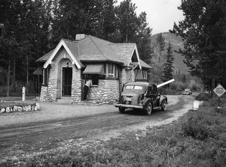 Arriving at the entrance gate of Jasper National Park