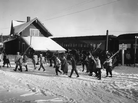Skiers arriving at Ry Station, Saint-Sauveur-des-Monts