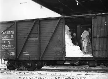 Loading freight cars with asbestos