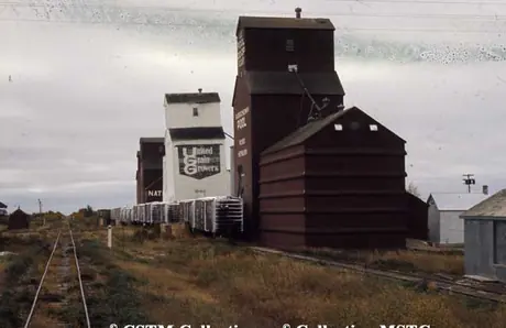 Grain elevator with balloon annex at Hepburn, Saskatchewan
