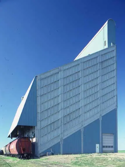 Sloped-bin grain elevator