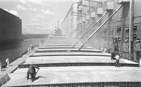 Loading grain onto a ship at Thunder Bay