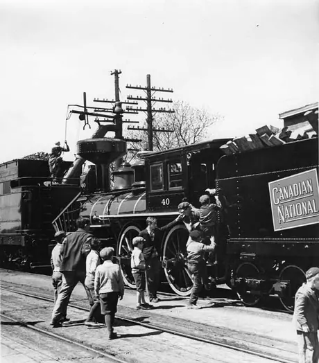 Children climbing into the cab of Locomotive 40