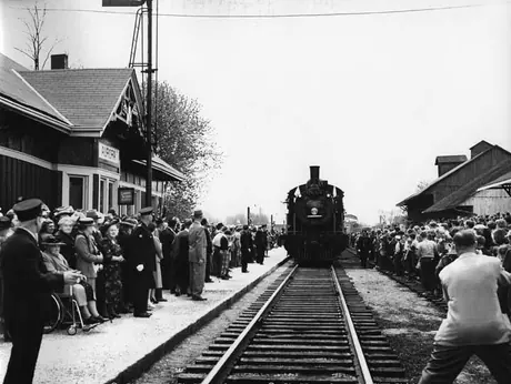 Crowds line both sides of the track as the Museum Train pulls into Aurora Station