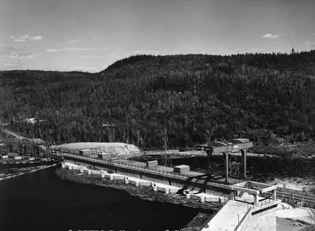 Quebec dam - Log Chute - Rapide-Blanc
