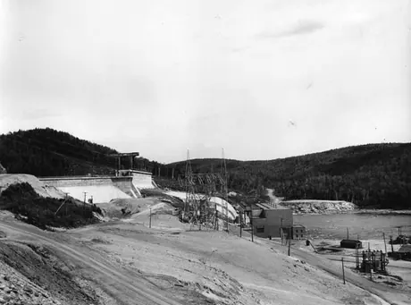 Quebec dam - Log Chute - Rapide-Blanc