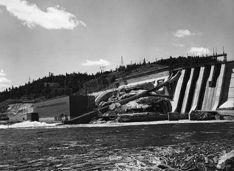 Quebec dam - Log Chute - Rapide-Blanc