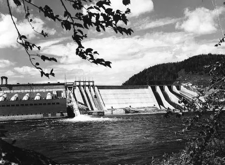 Quebec dam at Rapide-Blanc