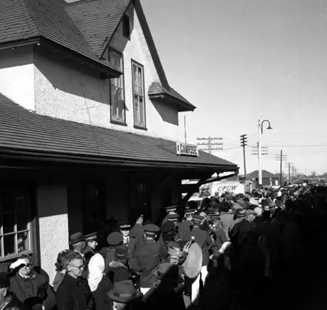 Crowds at Camrose Station to see Canadian National Railways steam locomotive 5114 on its last run