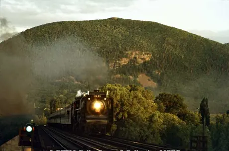 Locomotive no. 6218 crossing the Beloeil Bridge on its last run