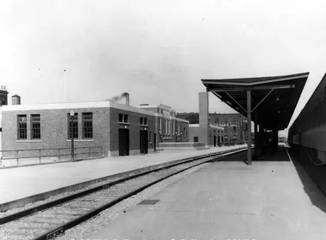 South elevation and track 1, looking east, at London Station