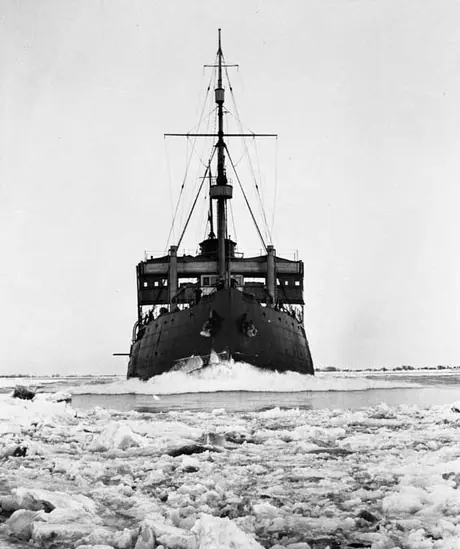Icebreaker McLean near Montreal Harbour