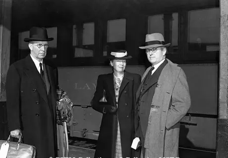 War record - Minister Eavitt of Australia visits Canada