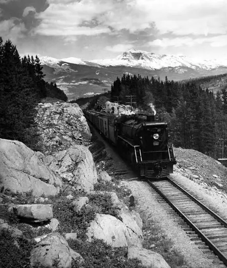 Trains in Jasper Park - Mt. Tekarra.